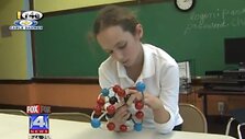  Penktoje klasėje besimokanti 10-metė Clara Lazen atrado tetranitratoksikarboną. 