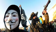 Protesto akcijose prie&scaron; ACTA dažnai naudojamas &bdquo;Anonymous&ldquo; simbolis &ndash; Gajaus Fokso kaukė i&scaron; filmo &bdquo;V &ndash; tai Vendeta&ldquo;. 