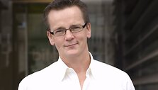 &bdquo;Bitė&ldquo; generalinio direktoriaus pavaduotojas klientams Chrisas Robbinsas: &bdquo;Laukto pasikeitimo, kad CPO sistema nebebus ribota, trumparegi&scaron;ka ir laimėtoją parenkanti i&scaron; esmės pagal vienintelį kriterijų, nėra. Ji vis dar neatspindi Lietuvos telekomunikacijos rinkos ar mobiliojo ry&scaron;io vartotojų poreiki