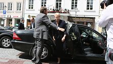 D.Grybauskaitė lipa i&scaron; automobilio.