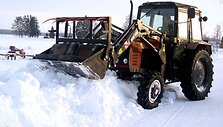 Kad suspėtų į &scaron;ermenis, skrebi&scaron;kiečiai sėdo į kaimyno Antano Jurevičiaus traktoriaus kau&scaron;ą.