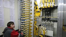 I&scaron; kiekvieno kliento namų &scaron;viesolaidžiai atvedami į ry&scaron;io stotį, sujungtą su centrine stotimi. I.Gelūno nuotr.