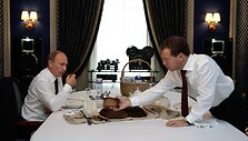 D.Medvedevas ir V.Putinas ragavo lietuvi&scaron;ką duoną. 