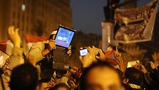Internetas buvo aktyviai naudojamas organizuojant protesto akcijas Egipte. 
