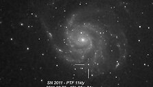 Galaktika M101 per supernovos &bdquo;SN 2011fe&ldquo; sprogimą.
