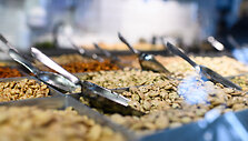 Rie&scaron;utinė &bdquo;Nuts About&ldquo;