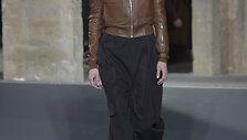 &bdquo;Rick Owens&ldquo; 2016 m. rudens-žiemos kolekcijos modelis