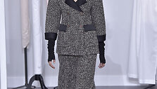 &bdquo;Chanel&ldquo; 2017 m. pavasario-vasaros auk&scaron;tosios mados kolekcijos modelis