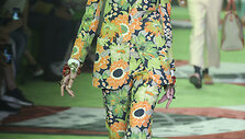 &bdquo;Gucci&ldquo; 2017 m. pavasario-vasaros vyrų kolekcijos modelis
