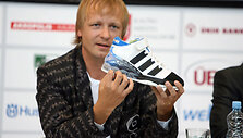 Didžiausio Europos sporto avalynės gamintojo &bdquo;Adidas&ldquo; atstovai Baltijos &scaron;alyse ir ŪBIG valdomas Kauno &bdquo;Žalgirio&ldquo; klubas pasira&scaron;ė bendradarbiavimo sutartį, pagal kurią žalgiriečiai visą sezoną galės rinktis jiems patinkančią naujausių modelių sportinę avalynę