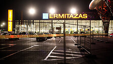 Automobilių aik&scaron;telės prie prekybos centrų