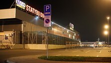 Automobilių aik&scaron;telės prie prekybos centrų