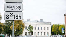 Automobilių aik&scaron;telė prie Kauno geležinkelio stoties