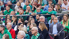 Gitanas Nausėda su &scaron;eima krep&scaron;inio rungtynėse