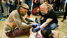Tatuiravimas nenaudojant elektros prietaisų