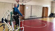 &Scaron;ie treniruokliai vertikalizuoja kūną, t. y. visos treniruotės vyksta žmogui &bdquo;stovint&ldquo;