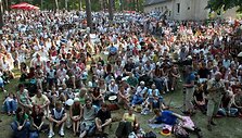Kulautuvos Pu&scaron;ų amfiteatre įsikuriantis festivalis sutraukia minias dainuojamosios poezijos mylėtojų.