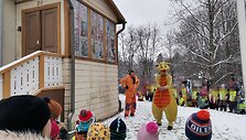 Darželinukai Suomijoje mini Valstybinę Suomijos vėliavos dieną ir Vaiko teisių konvencijos dieną