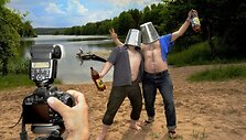 &Scaron;e&scaron;tojo festivalio "Kaunas Photo 09" tema - fotografijos "perdirbimas". Žalias idėjas jo dalyviai interpretuoja įvairiai. Pavyzdžiui, ciklu "I&scaron; kibirų gyvenimo". 