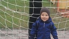 Su kitokiomis kojomis gimęs Nojus po operacijos ir reabilitacijos mokosi vaik&scaron;čioti savaranki&scaron;kai