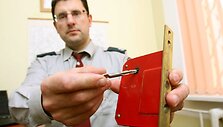 Profesionaliems vagims paprastos durų spynos įveikiamos per keliasde&scaron;imt sekundžių.