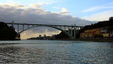 70 metrų auk&scaron;čio Arrabida tiltas