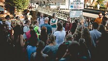 Masinė nemokama ekskursija sutraukia daug žmonių