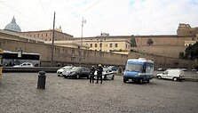 Gausios policijos ir kariuomenės pajėgos supa Vatikaną