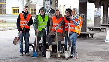 Kadras i&scaron; filmo &bdquo;Belaukiant sugrįžimo arba Galimybių diena&ldquo;