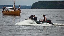 Apie toli nuo kranto nutolusią moterį gelbėtojams prane&scaron;ė vestuves laive &scaron;ventę kauniečiai