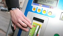 Kaune jau galima e.bilietu atsiskaityti ne tik už keliones vie&scaron;uoju transportu, bet ir automobilio stovėjimą kai kuriose miesto vietose.