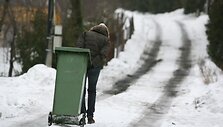 Vienas i&scaron; gyventojams pasiūlytų variantų &ndash; tempti privačius konteinerius iki tų gatvių, kurias &bdquo;Kauno &scaron;varos&ldquo; ma&scaron;inos pasiekia ir &scaron;iuo metu. 