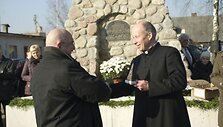 Laisvės paminklo Lapėse &scaron;ventinimo akimirka