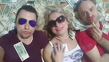 Mianmare europiečiai gali pasijusti milijonieriais &ndash; Vytautas, mama Sigutė ir Vaidas su vietiniais pinigais