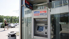 Vandalų nuniokotas bankomatas P.Luk&scaron;io gatvėje