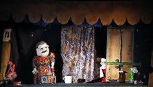 Spektaklis &bdquo;Kiaus, Miaus ir tetulė&ldquo; yra teatro &bdquo;aukso klasika&ldquo;