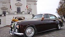 Automobilis prie rotu&scaron;ės