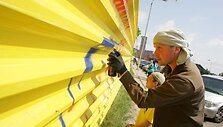 Apleistą tvorą prie &bdquo;Respublikos&ldquo; vie&scaron;bučio pagyvins grafitininkų pie&scaron;iniai.
