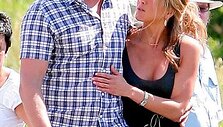 Sklinda gandai, kad aktorė Jennifer Aniston mezga naują romaną. &Scaron;įkart su kolega Gerardu Butleru.