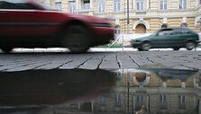  Vairuotojams įgrisusias duobes prie Katedros žadama i&scaron;lyginti spalio mėnesį.