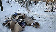 I&scaron;lankstytos parduotuvei &bdquo;Maxima&ldquo; priklausiusios kartoninės dėžės buvo sumestos į krūvą netoli parduotuvės Mindaugo gatvėje. Labiausiai tikėtina, kad dėžių, panaudoję jas čiuožimui,  nesusirinko aplinkinių mokyklų moksleiviai.