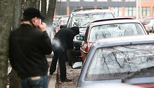 Automobilius linksmybėms dažniausiai vagia nepilnamečių grupės, vėliau apdaužytą automobilį paliekančios likimo valiai. 