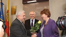 Tarp geriausių darbuotojų &ndash; Socialinio būsto skyriaus vedėja D.Netik&scaron;ienė. 2010 m. spalio 11 d.