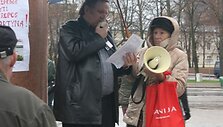 Lietuvos žmogaus teisių stebėtojų sąjungos pirmininkas J.Sinkevičius teigė, kad piketuos dar ne vieną kartą. 2010 m. lapkričio 6 d. 