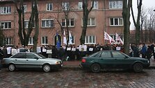 Į protesto akciją susirinko minia žmonių. 