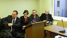Ketvirtadienį į teismą atejo tik keli byloje figūruojantys busvusios ir dabartinės tarybos nariai. 