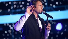 Į sceną lipo Marijonas Mikutavičius.