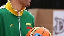 Jūros &scaron;ventėje krep&scaron;inio akcijoje dalyvavo Paulius Jankūnas bei Tomas Delininkaitis.