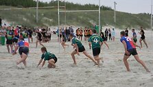 Paplūdimio regbio, jūrmylės plaukimo ir žvejojimo varžybose &bdquo;Pagauk auksinę žuvelę&ldquo; dalyvavo daugiau nei 200 entuziastų. 