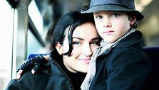 Viktorija Vai&scaron;vilaitė-Skirutienė sūnumi Nojumi. Vaikai - dažni fotografės kūrinių herojai. 